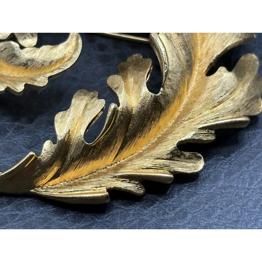 Vintage HUGE Monet Swirl Feather Leaf Wreath 80s Brooch Textured Pin Gold Tone